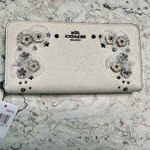 NWT Coach Tea Rose Accordion Wallet with Rivets